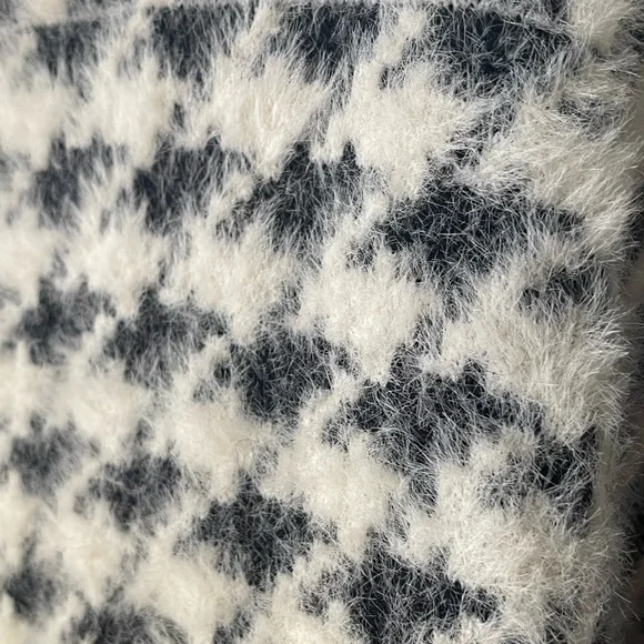 Cyrus | Geometric Patchwork Pullover Fuzzy Sweater. Size XL. Soft. Cozy. Lounge - Picture 3 of 8